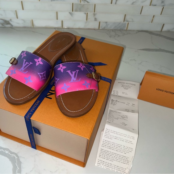LV Sandals! Lightly used, Kept in box, receipt available. Size 37 - Picture 2 of 6